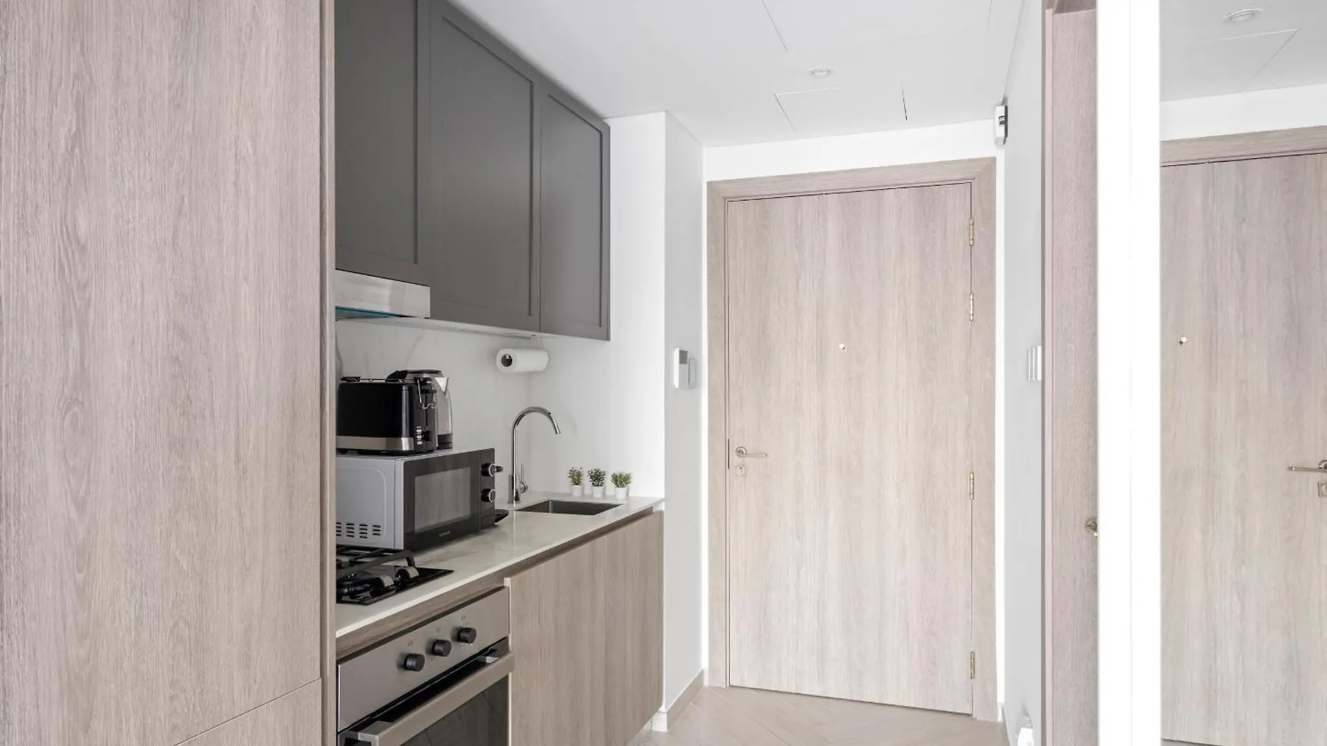 Vayk - Cozy Studio With A Balcony & Pool Views Dubai 0*,