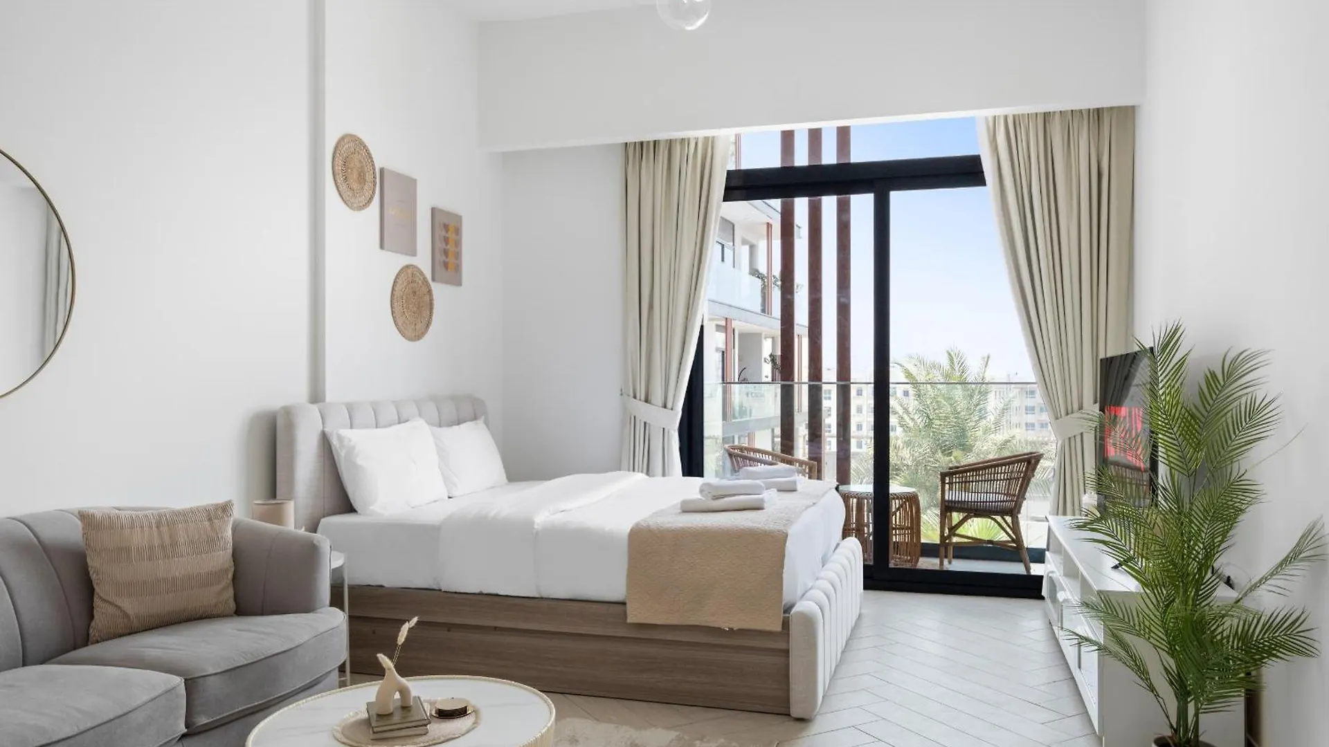 Vayk - Cozy Studio With A Balcony & Pool Views Dubai