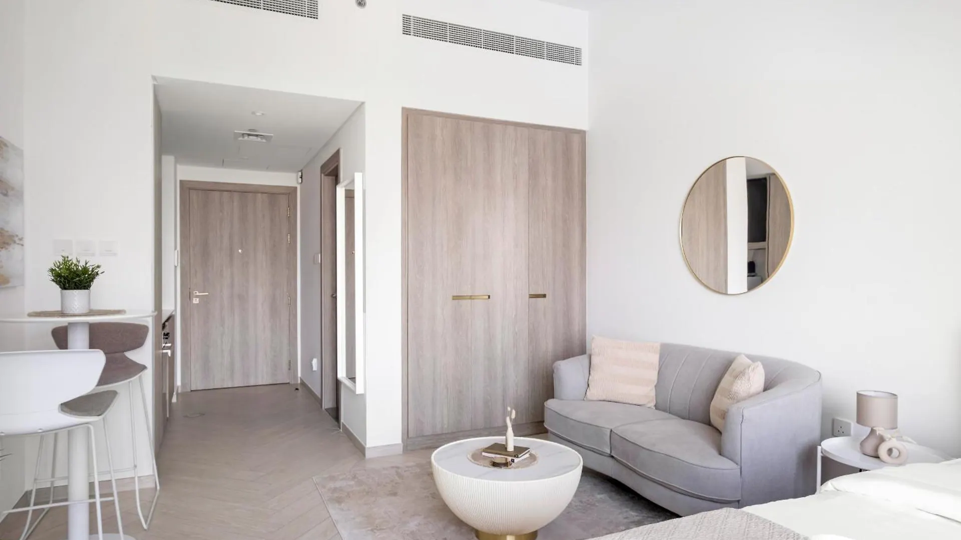 Apartment Vayk - Cozy Studio With A Balcony & Pool Views Dubai