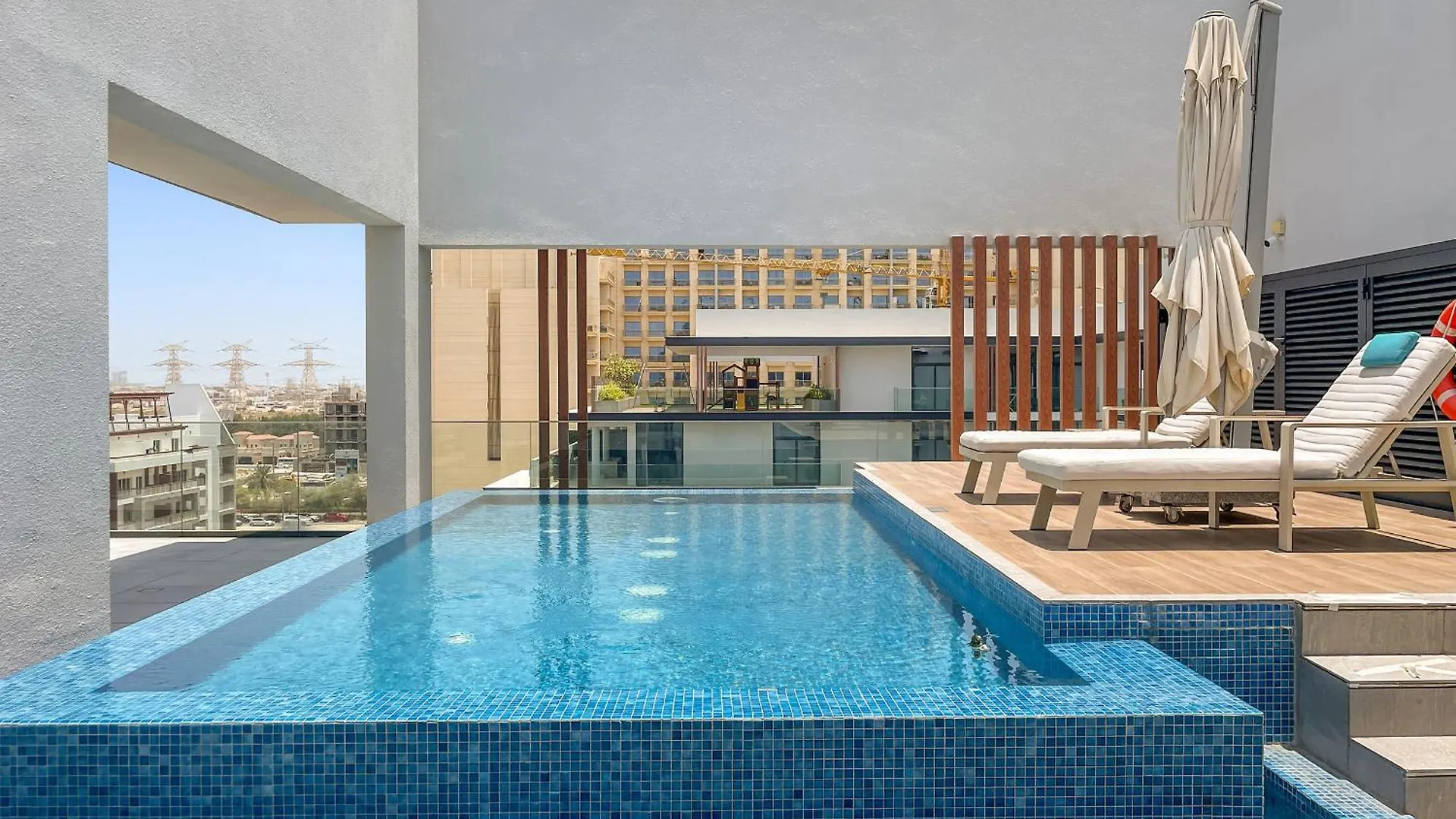 Vayk - Cozy Studio With A Balcony & Pool Views Dubai Apartamento